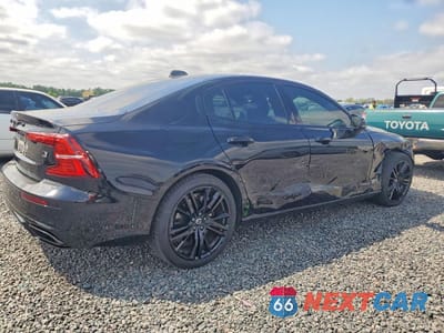 Trzecie zdjęcie samochodu z tyłu: 2022 VOLVO S60 T8 RECHARGE R-DESIGN VIN:7JRH60FD1NG192508 - miniatura