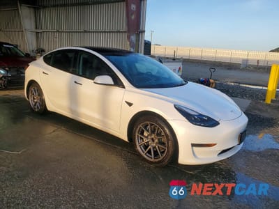 Czwarte zdjęcie samochodu z boku: 2023 TESLA MODEL 3 VIN:5YJ3E1EA3PF449593 - miniatura