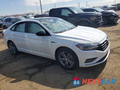 Czwarte zdjęcie samochodu z boku: 2020 VOLKSWAGEN JETTA S VIN:3VWCB7BU1LM034589 - miniatura
