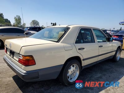 Trzecie zdjęcie samochodu z tyłu: 1986 MERCEDES-BENZ 300 E VIN:WDBEA30D3GA239178 - miniatura
