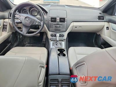 Zdjęcie 8 z 11 samochodu: 2010 MERCEDES-BENZ C 300 VIN:WDDGF5EB8AF420971 - miniatura