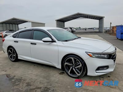 Czwarte zdjęcie samochodu z boku: 2018 HONDA ACCORD SPORT VIN:1HGCV1F3XJA050410 - miniatura