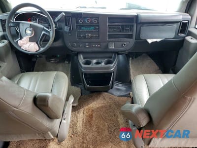 Zdjęcie 8 z 12 samochodu: 2016 CHEVROLET EXPRESS G2500 VIN:1GCWGBFF7G1127474 - miniatura