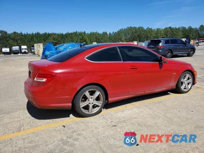 Trzecie zdjęcie samochodu z tyłu: 2012 MERCEDES-BENZ C 250 VIN:WDDGJ4HB6CF730642 - miniatura