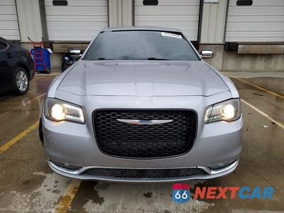 Piąte zdjęcie samochodu w środku: 2016 CHRYSLER 300C VIN:2C3CCAKG4GH170716 - miniatura