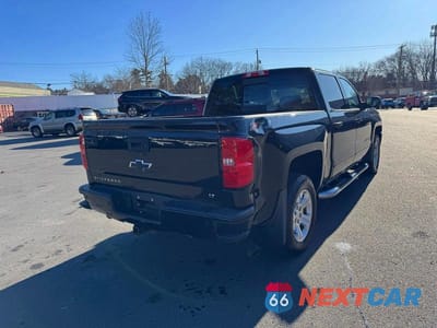 Trzecie zdjęcie samochodu z tyłu: 2018 CHEVROLET SILVERADO K1500 LT VIN:3GCUKREC1JG377226 - miniatura