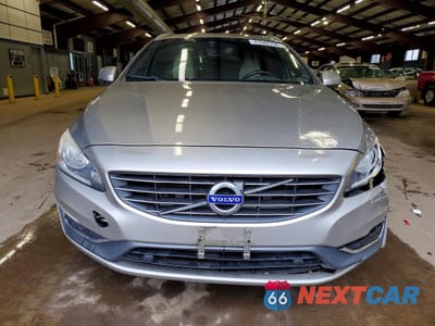 Piąte zdjęcie samochodu w środku: 2015 VOLVO V60 PREMIER VIN:YV140MEK0F1225910 - miniatura