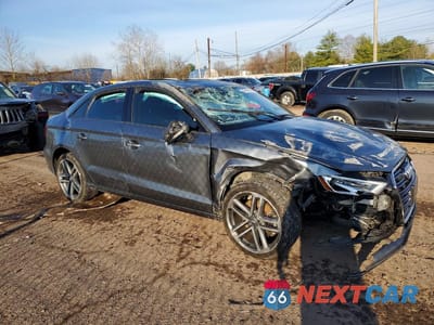 Czwarte zdjęcie samochodu z boku: 2018 AUDI A3 PREMIUM VIN:WAUAUGFFXJ1000397 - miniatura