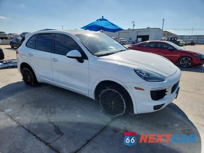 Czwarte zdjęcie samochodu z boku: 2017 PORSCHE CAYENNE VIN:WP1AA2A22HKA85807 - miniatura