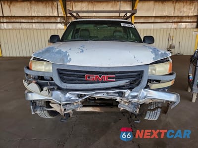 Piąte zdjęcie samochodu w środku: 2007 GMC SIERRA C2500 HEAVY DUTY VIN:1GTHC24U77E168167 - miniatura