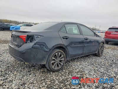 Trzecie zdjęcie samochodu z tyłu: 2018 TOYOTA COROLLA SE VIN:5YFBURHE4JP738358 - miniatura