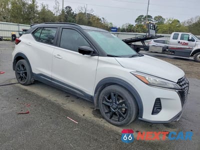 Czwarte zdjęcie samochodu z boku: 2023 NISSAN KICKS SR VIN:3N1CP5DV9PL484116 - miniatura
