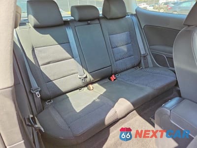 Zdjęcie 10 z 11 samochodu: 2011 VOLKSWAGEN GOLF VIN:WVWAB7AJXBW215836 - miniatura