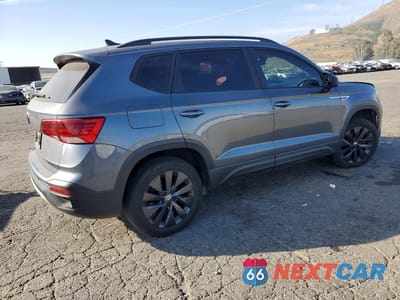 Trzecie zdjęcie samochodu z tyłu: 2022 VOLKSWAGEN TAOS S VIN:3VVDX7B20NM076151 - miniatura