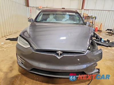 Piąte zdjęcie samochodu w środku: 2018 TESLA MODEL X VIN:5YJXCDE26JF132416 - miniatura