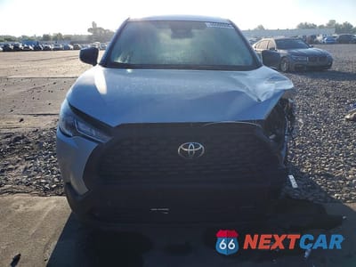 Piąte zdjęcie samochodu w środku: 2024 TOYOTA COROLLA CROSS L VIN:7MUAAAAG1RV111353 - miniatura