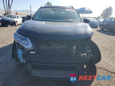 Piąte zdjęcie samochodu w środku: 2020 NISSAN ROGUE SL VIN:5N1AT2MT8LC721242 - miniatura