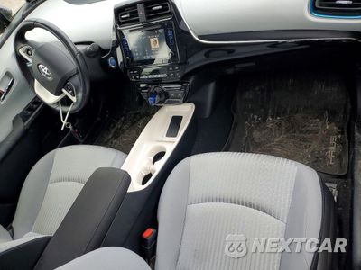 Zdjęcie 8 z 13 samochodu: 2018 TOYOTA PRIUS THREE VIN:JTDKARFU9J3059973 - miniatura