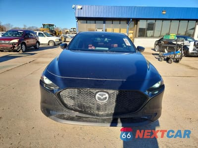 Piąte zdjęcie samochodu w środku: 2021 MAZDA 3 PREMIUM VIN:JM1BPBML5M1348932 - miniatura