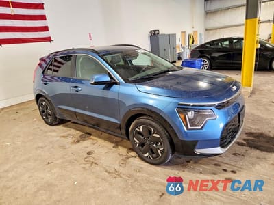Czwarte zdjęcie samochodu z boku: 2023 KIA NIRO EV WIND VIN:KNDCR3L13P5053314 - miniatura