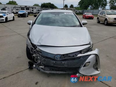 Piąte zdjęcie samochodu w środku: 2021 TOYOTA PRIUS PRIME XLE VIN:JTDKAMFP6M3170305 - miniatura