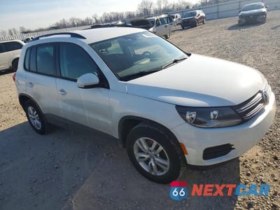 Czwarte zdjęcie samochodu z boku: 2016 VOLKSWAGEN TIGUAN S VIN:WVGBV7AX3GW524163 - miniatura