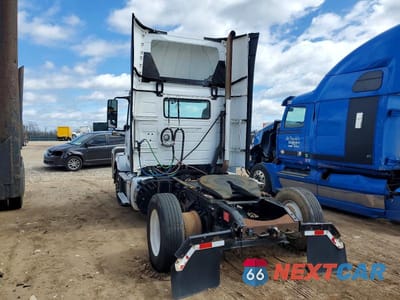 Trzecie zdjęcie samochodu z tyłu: 2017 VOLVO VN VNL VIN:4V4N39TG8HN988044 - miniatura