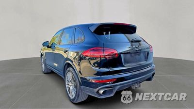 Trzecie zdjęcie samochodu z tyłu: 2017 PORSCHE CAYENNE VIN:WP1AA2A25HKA85543 - miniatura