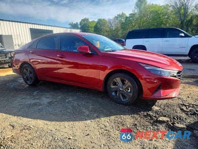 Czwarte zdjęcie samochodu z boku: 2022 HYUNDAI ELANTRA SEL VIN:KMHLM4AG0NU322167 - miniatura