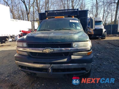 Piąte zdjęcie samochodu w środku: 2002 CHEVROLET SILVERADO CHIPPER TRUCK VIN:1GBJK34U32E207912 - miniatura