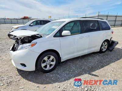2015 TOYOTA SIENNA LE 8-PASSENGER 5TDKK3DCXFS642272 - główne zdjęcie licytacji z USA - miniatura