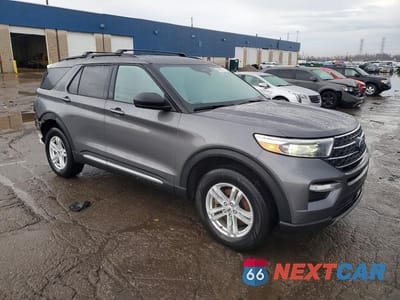 Czwarte zdjęcie samochodu z boku: 2022 FORD EXPLORER XLT VIN:1FMSK8DH0NGC36269 - miniatura