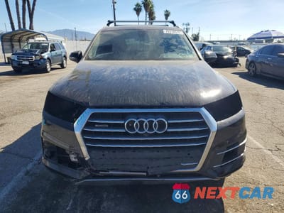 Piąte zdjęcie samochodu w środku: 2019 AUDI Q7 PREMIUM PLUS VIN:WA1LAAF71KD047189 - miniatura