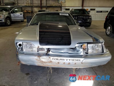 Piąte zdjęcie samochodu w środku: 1987 FORD MUSTANG LX VIN:1FABP41A9HF225034 - miniatura