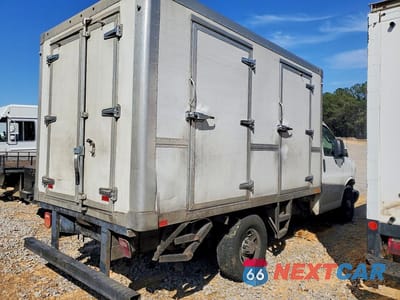 Trzecie zdjęcie samochodu z tyłu: 2017 CHEVROLET EXPRESS REFRIGERATED BOX TRUCK VIN:1GB0GRFF3H1319169 - miniatura