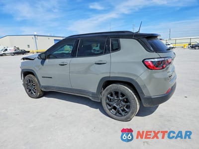 Drugie zdjęcie samochodu z przodu: 2023 JEEP COMPASS LATITUDE VIN:3C4NJDBN2PT529577 - miniatura