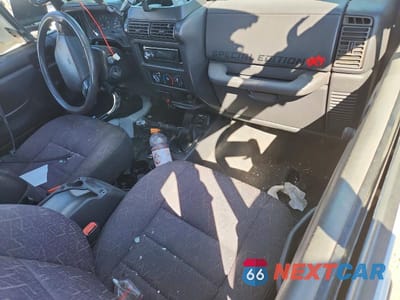 Zdjęcie 8 z 11 samochodu: 2001 JEEP WRANGLER / TJ SPORT VIN:1J4FA49S11P300748 - miniatura