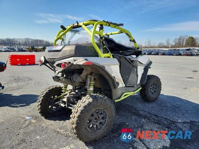 Czwarte zdjęcie samochodu z boku: 2015 CAN-AM MAVERICK UTILITY VEHICLE VIN:3JBPDAR28FJ002473 - miniatura