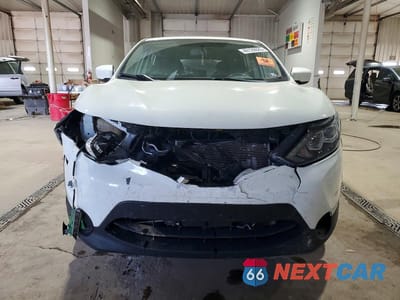 Piąte zdjęcie samochodu w środku: 2019 NISSAN ROGUE SPORT S VIN:JN1BJ1CP9KW240560 - miniatura