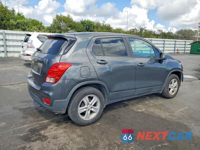 Trzecie zdjęcie samochodu z tyłu: 2019 CHEVROLET TRAX LS VIN:3GNCJKSB4KL351608 - miniatura