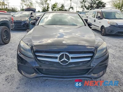Piąte zdjęcie samochodu w środku: 2017 MERCEDES-BENZ C 300 VIN:55SWF4JB6HU212655 - miniatura