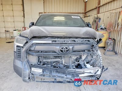 Piąte zdjęcie samochodu w środku: 2025 TOYOTA TUNDRA SR5 VIN:5TFLA5DB4SX333492 - miniatura