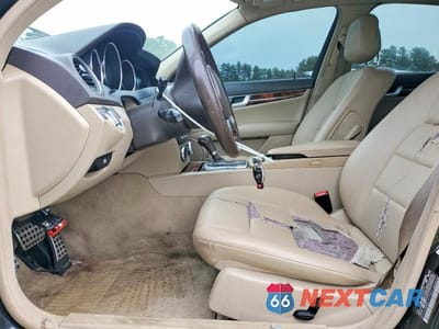 Zdjęcie 7 z 11 samochodu: 2012 MERCEDES-BENZ C 300 4MATIC VIN:WDDGF8BB8CR230806 - miniatura