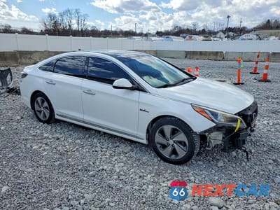 Czwarte zdjęcie samochodu z boku: 2017 HYUNDAI SONATA HYBRID LIMITED VIN:KMHE34L18HA059436 - miniatura