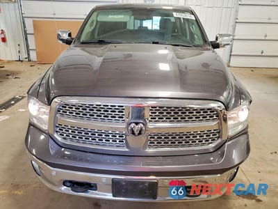 Piąte zdjęcie samochodu w środku: 2017 RAM 1500 LARAMIE VIN:1C6RR7NT1HS507960 - miniatura