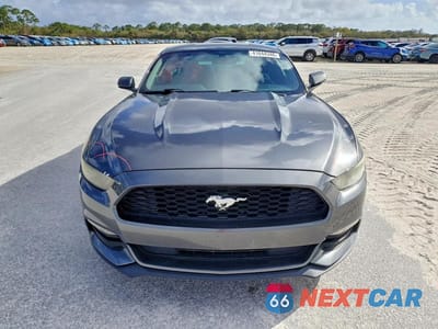 Piąte zdjęcie samochodu w środku: 2016 FORD MUSTANG VIN:1FA6P8AM5G5335926 - miniatura