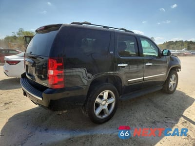 Trzecie zdjęcie samochodu z tyłu: 2011 CHEVROLET TAHOE K1500 LTZ VIN:1GNSKCE02BR388707 - miniatura