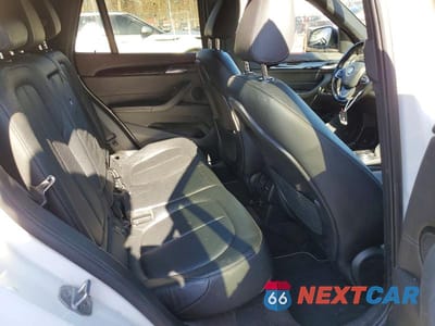 Zdjęcie 11 z 12 samochodu: 2018 BMW X1 XDRIVE28I VIN:WBXHT3C37J5K30028 - miniatura