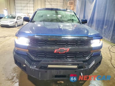 Piąte zdjęcie samochodu w środku: 2017 CHEVROLET SILVERADO K1500 LT VIN:1GCVKREC7HZ243318 - miniatura