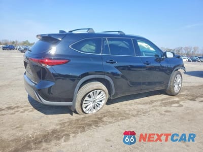 Trzecie zdjęcie samochodu z tyłu: 2021 TOYOTA HIGHLANDER PLATINUM VIN:5TDFZRBH4MS149179 - miniatura